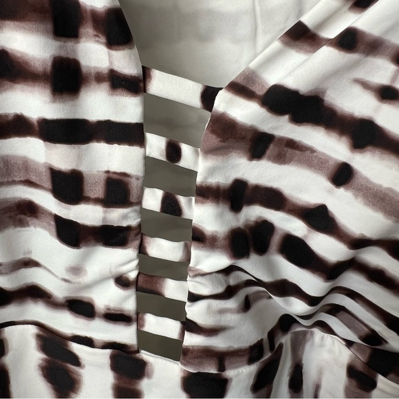 LA BLANCA Women's Twisted Bamboo Tummy-Control One-Piece Swimsuit Size 12 - Picture 6 of 7